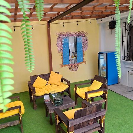 Blue Moon Hostel Antigua Exterior foto