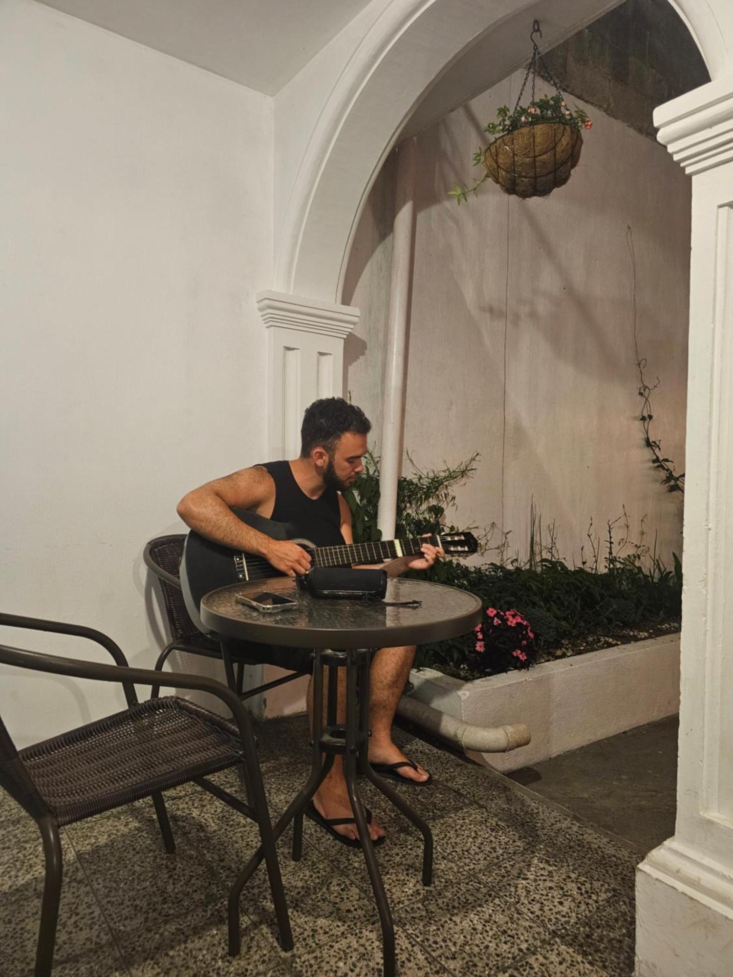 Blue Moon Hostel Antigua Exterior foto