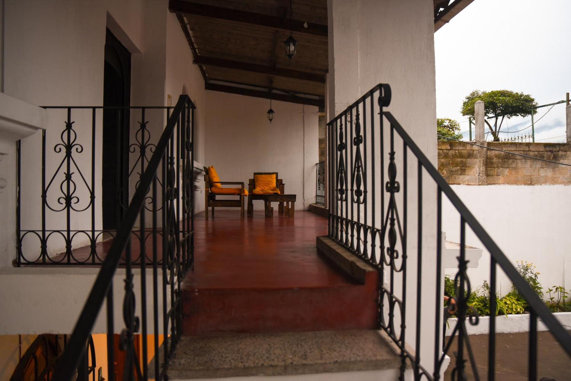 Blue Moon Hostel Antigua Exterior foto
