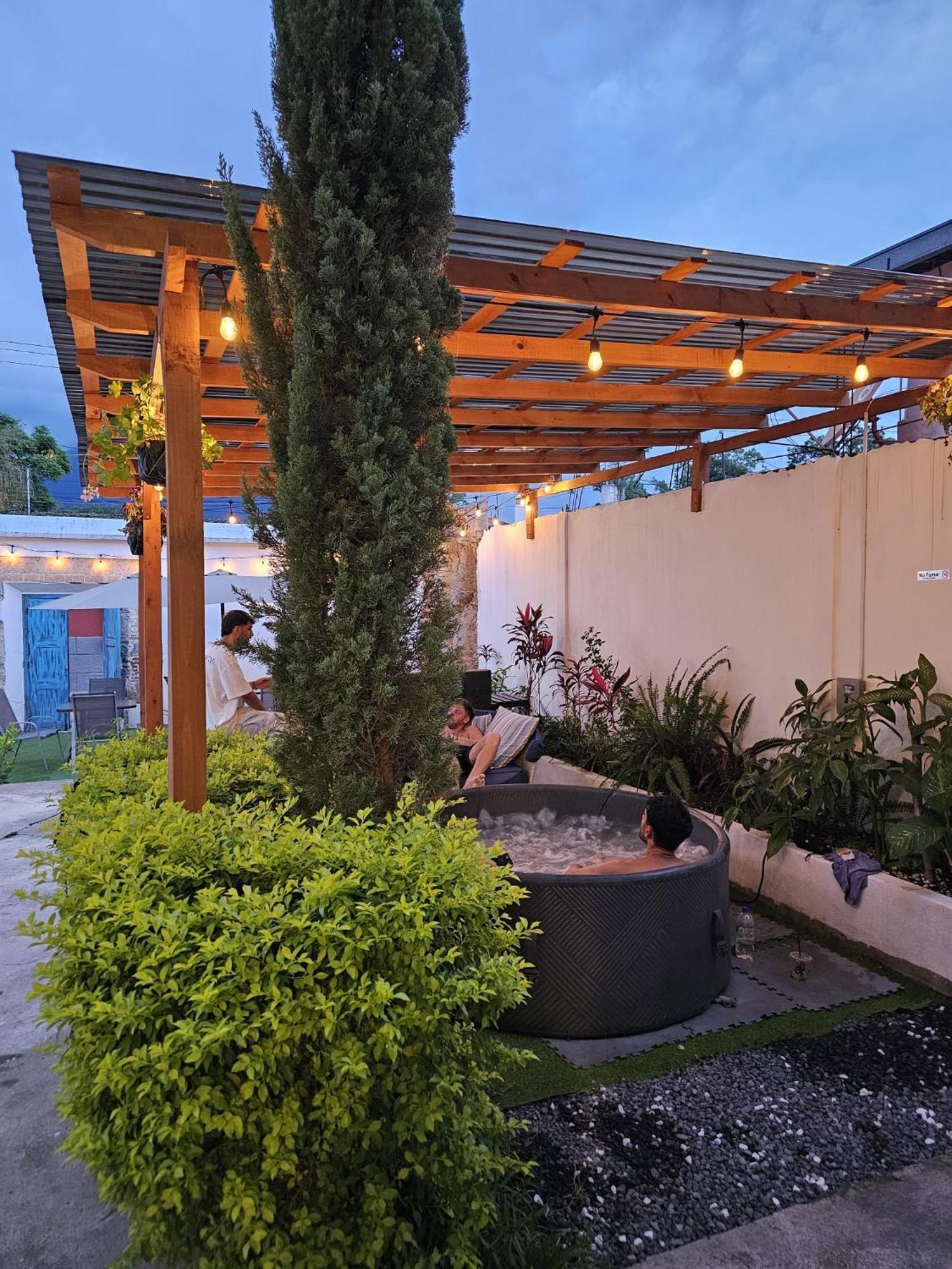 Blue Moon Hostel Antigua Exterior foto