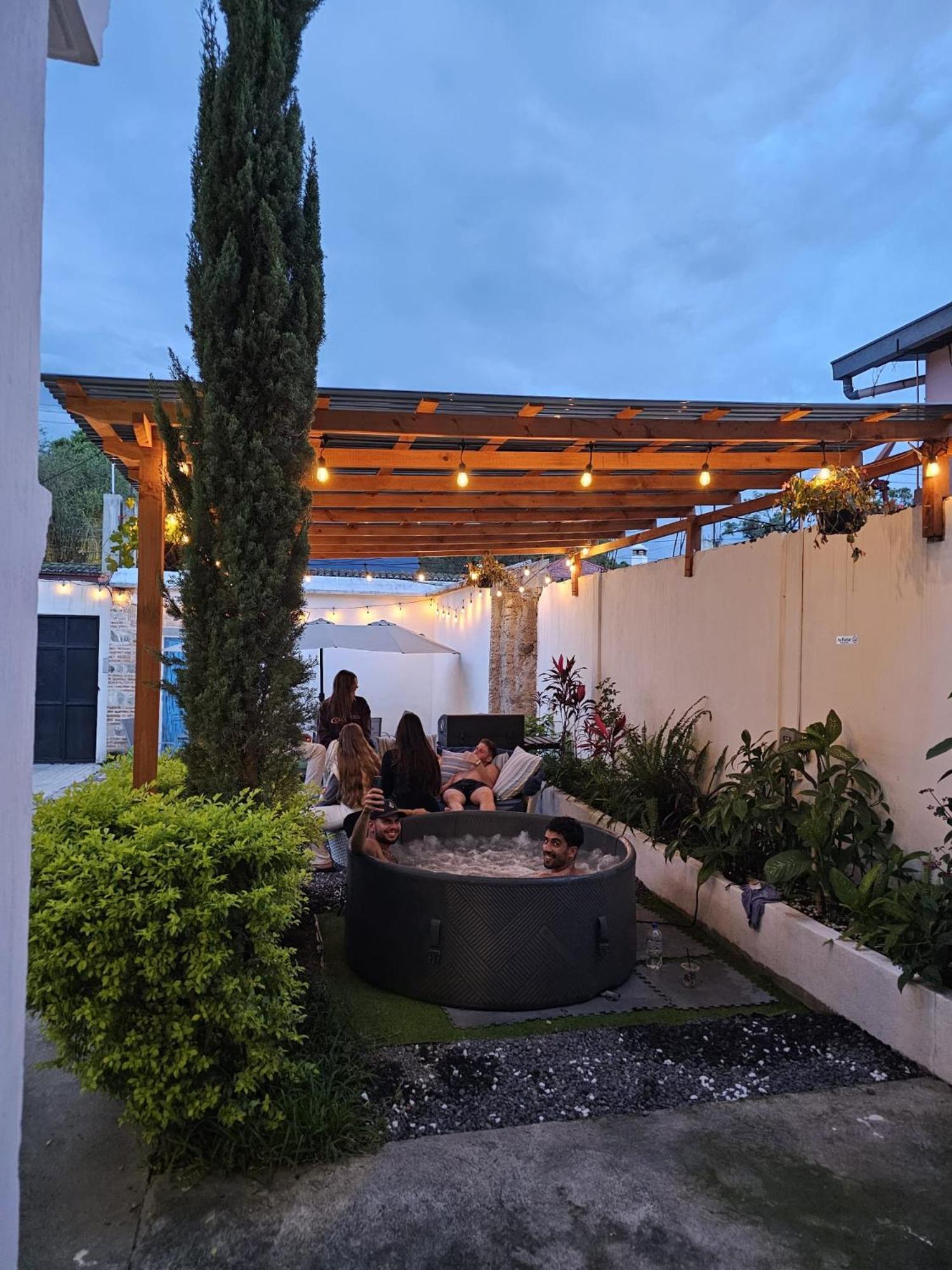 Blue Moon Hostel Antigua Exterior foto